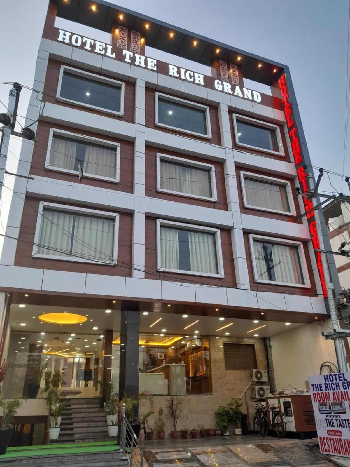 Rich Grand Hotel Agra  Exterior photo