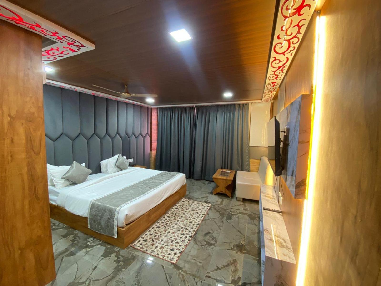 Rich Grand Hotel Agra  Exterior photo